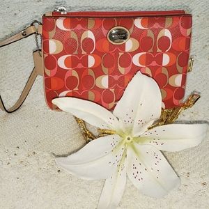 Small wristlet